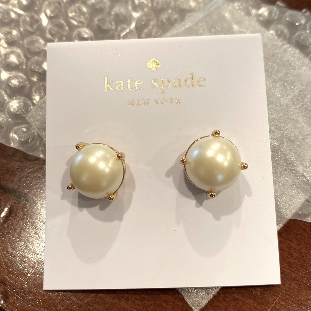Kate Spade Gumdrop Pearl stud earrings